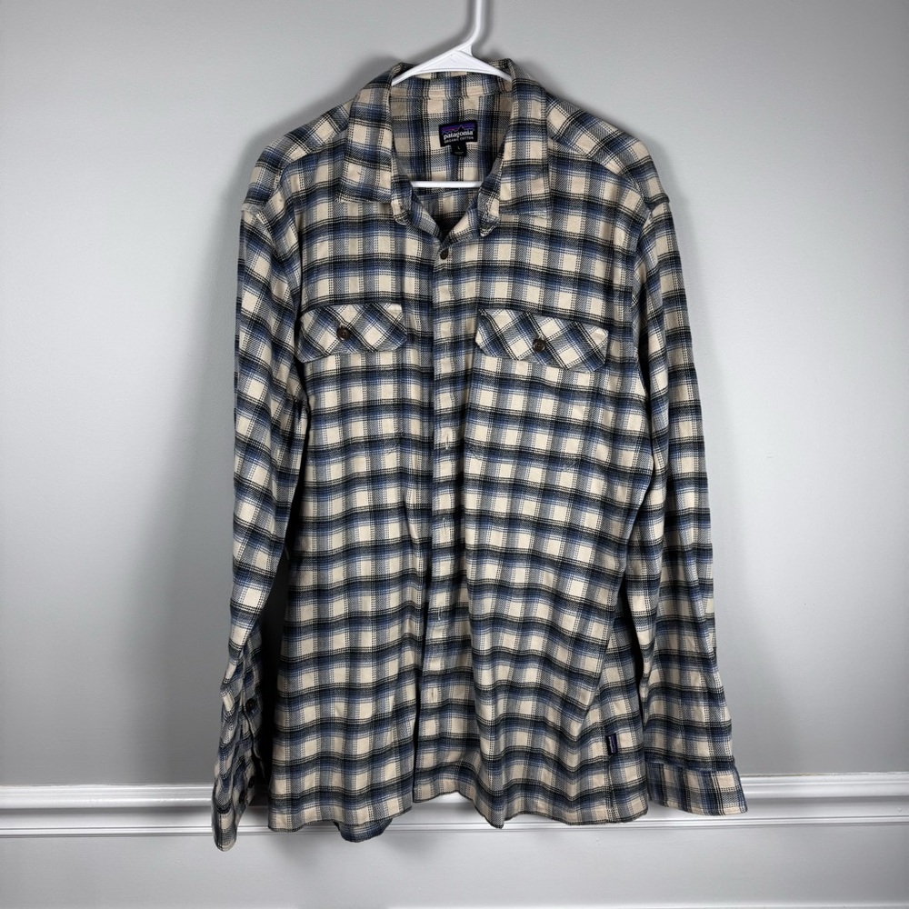 Patagonia‎ Blue and Cream Checkered Shirt (A1-46)